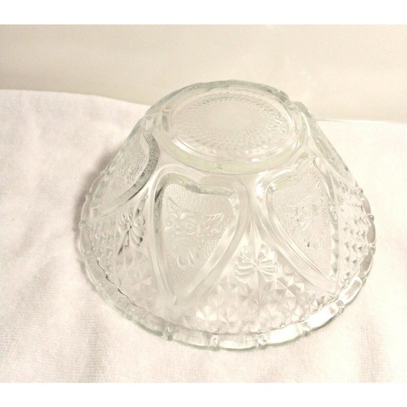 KIG Malaysia Bowl Clear Pressed Glass Heart Candy Serving Dish - Picture 4 of 9